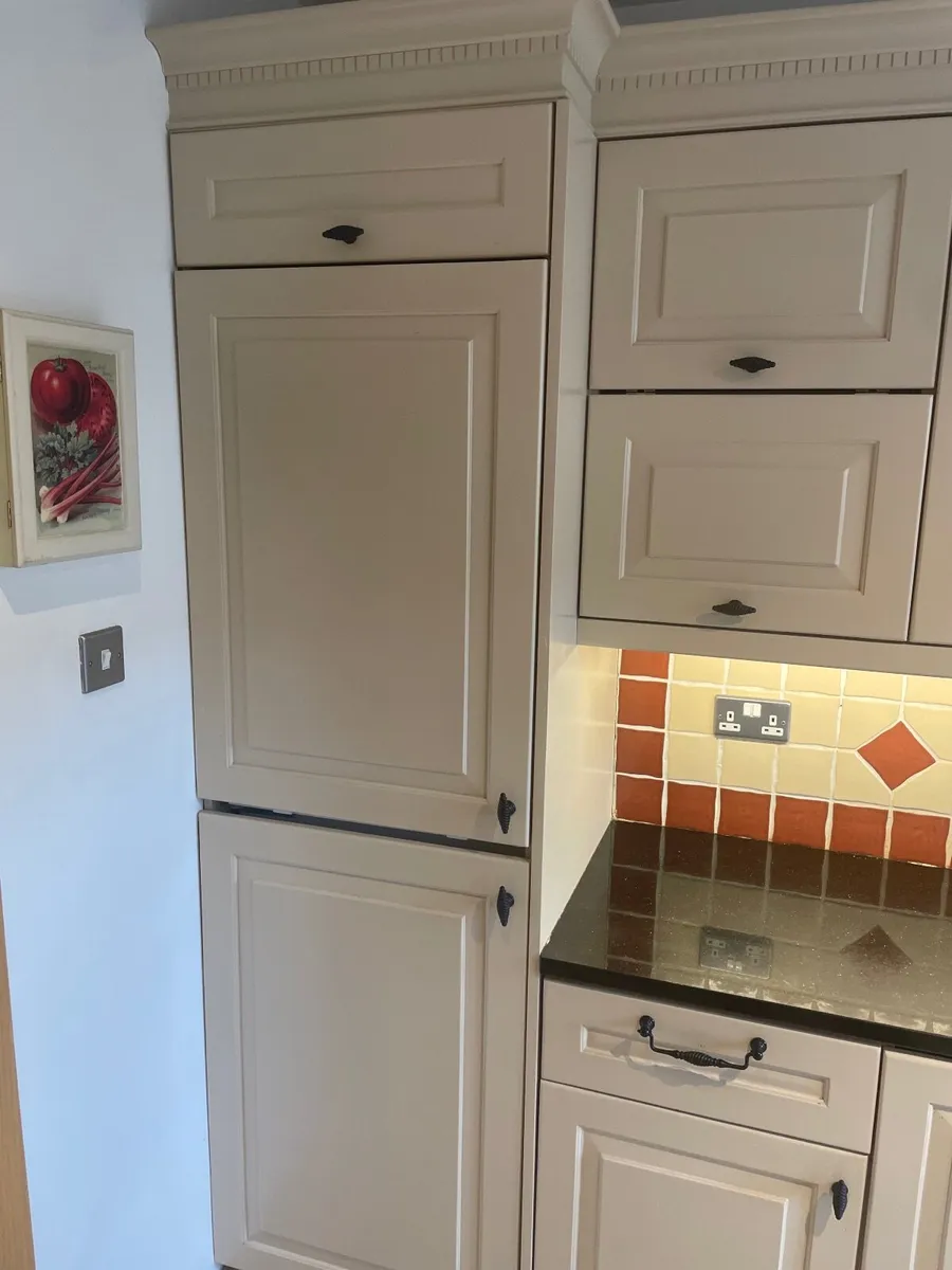 Large Painted Shaker Kitchen – Black Granite Workt - Image 4