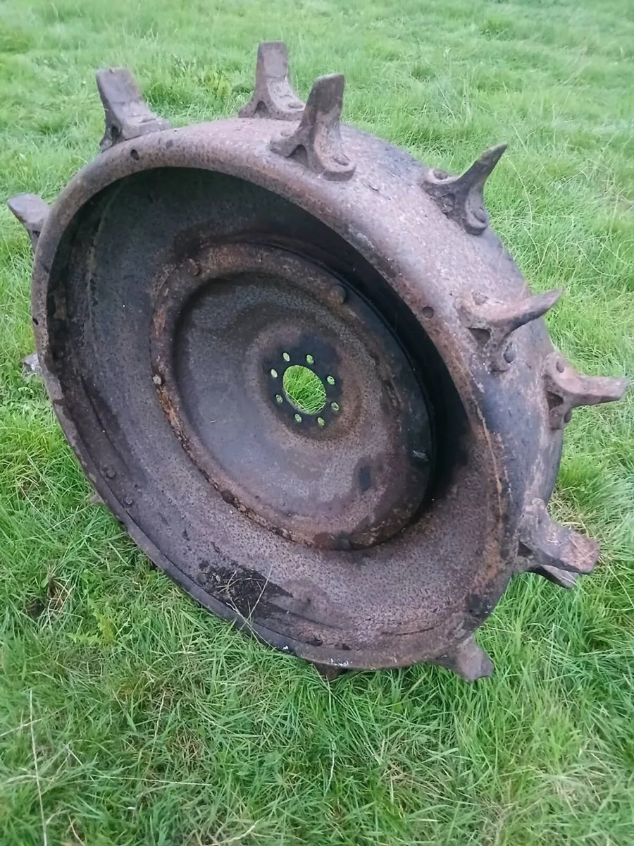 Ferguson steel lugged wheels - Image 2