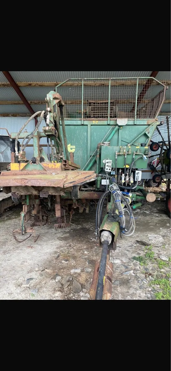 Beet harvester - Image 1