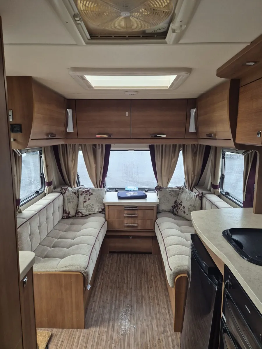 Elddis affinity 4 berth twin singles end washroom - Image 4