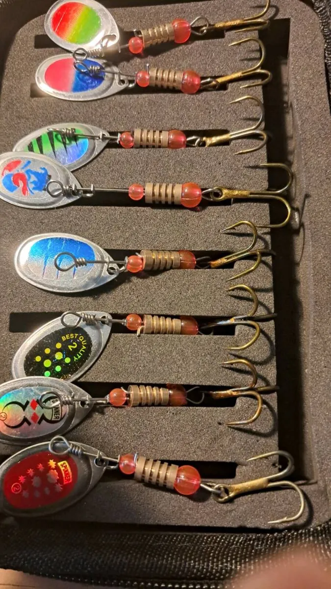 16 Spinners - Image 1