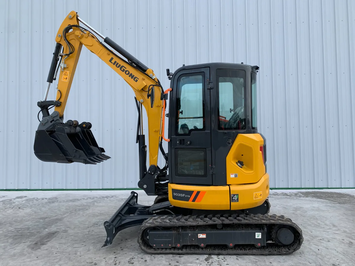 UNRESERVED 2026 LIUGONG 9035FZTS EXCAVATOR FOR AUC - Image 2