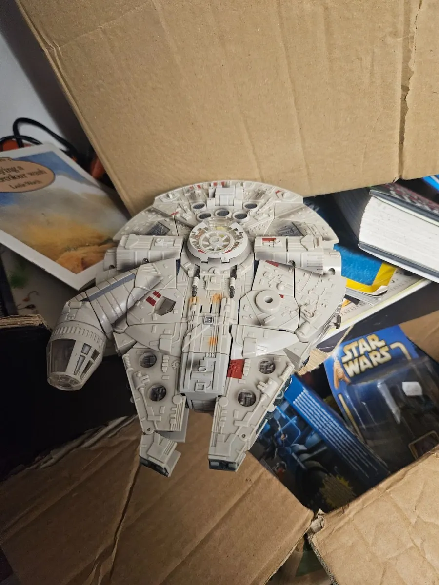 Star Wars Millennium Falcon Transformer - Image 1