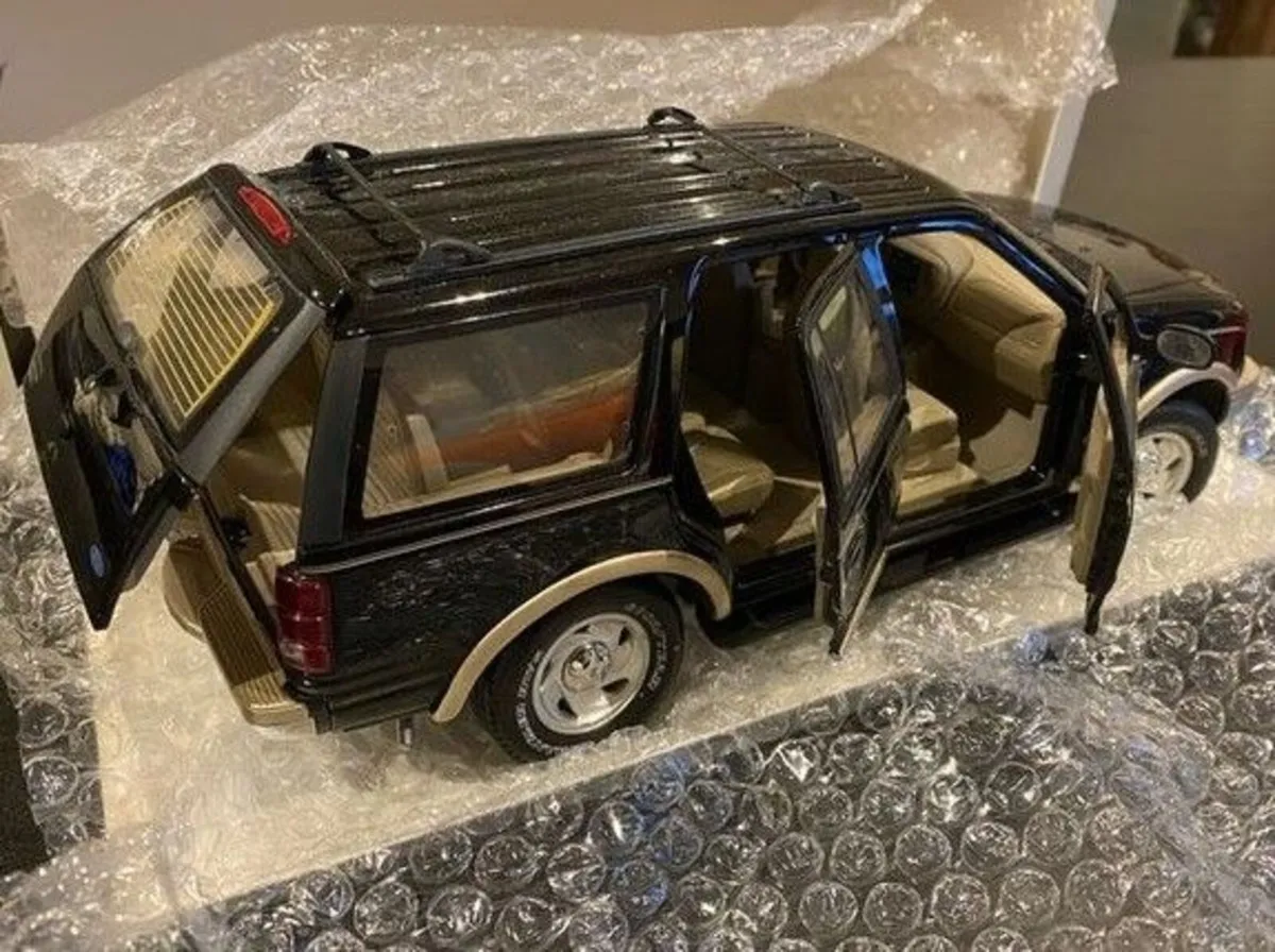 Ford Expedition 1:18 Scale - Image 3