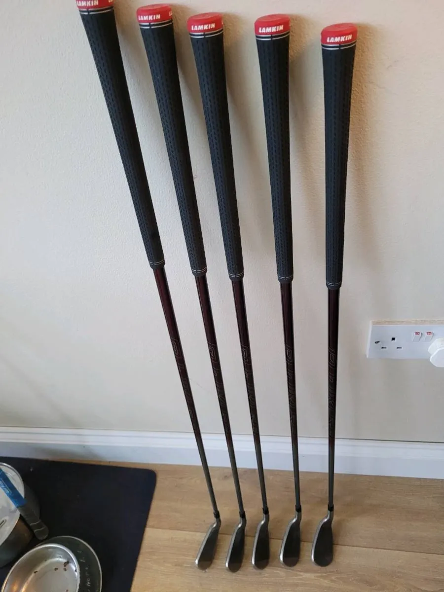 Golf irons - Image 1