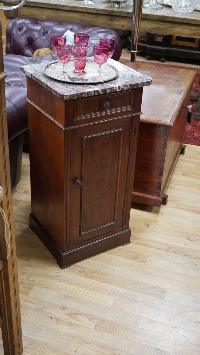 English Mahogany Bedside Cabinet - Image 1