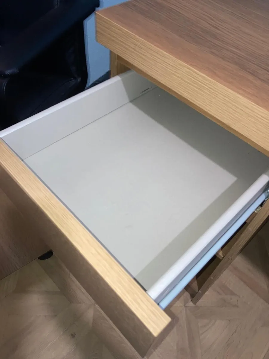 Desk - Image 4