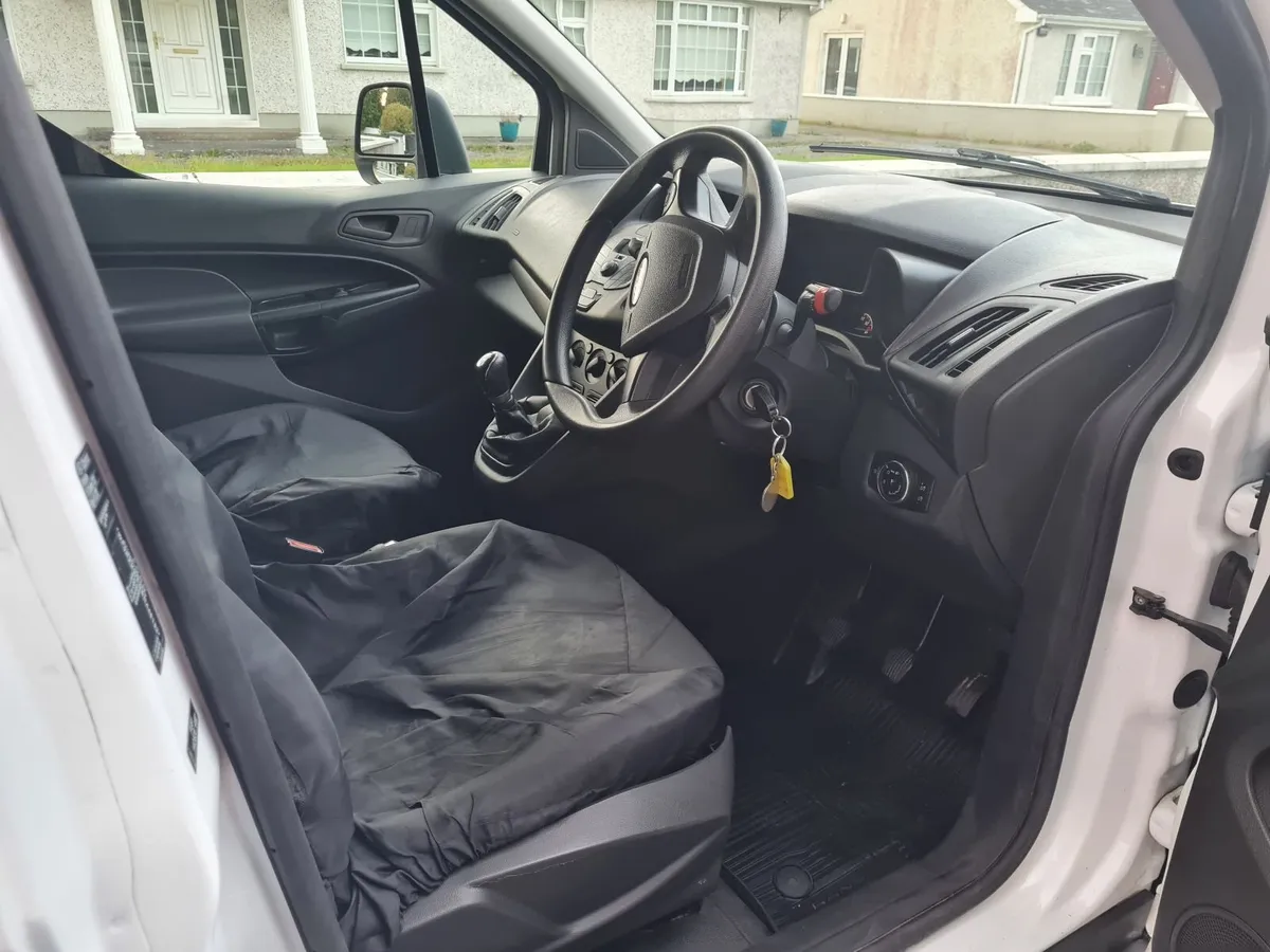 Ford Transit CONNECT 2017 (2 ) - Image 4