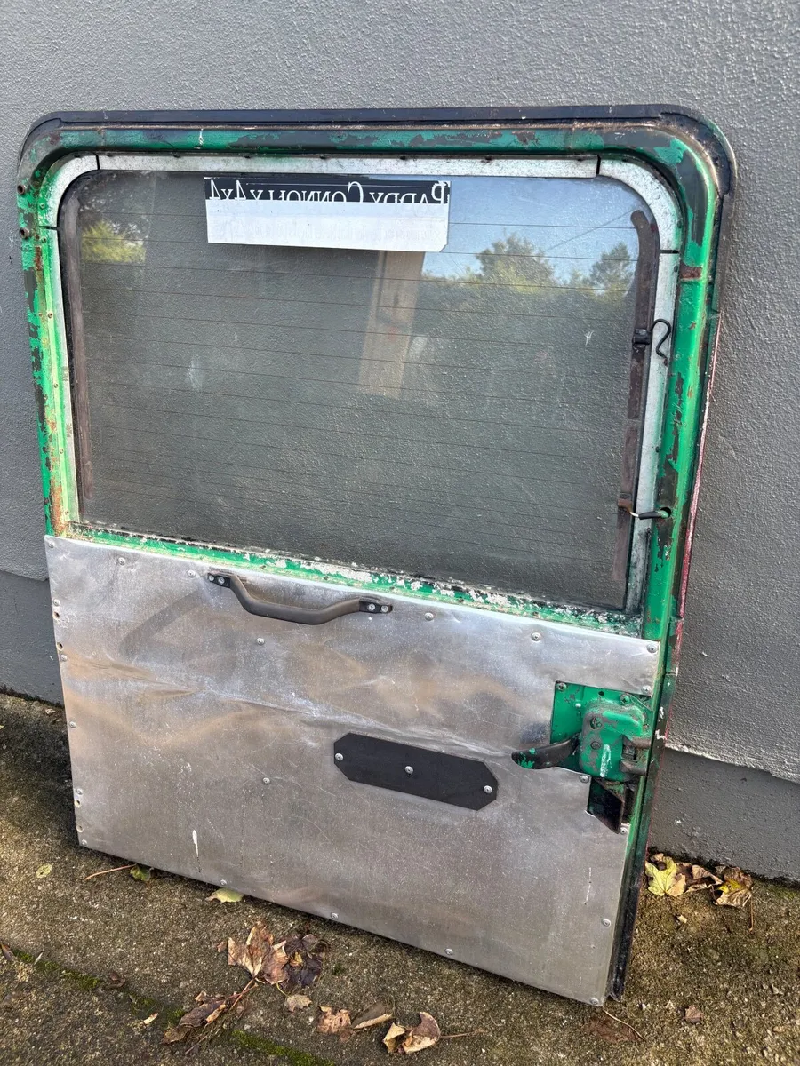 Rear tailgate Land Rover defender - Image 2
