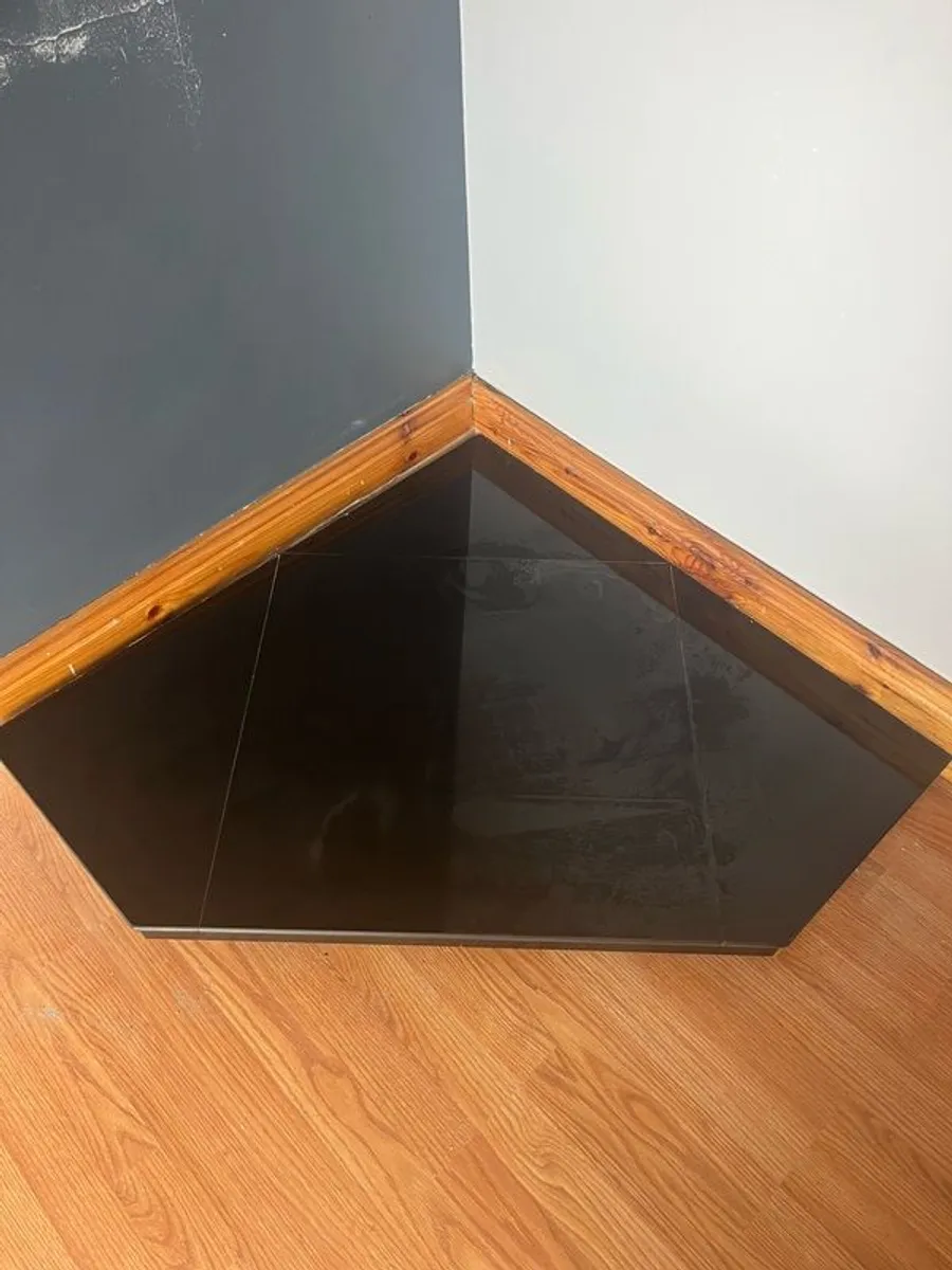 Black Marble Corner Piece - Image 1