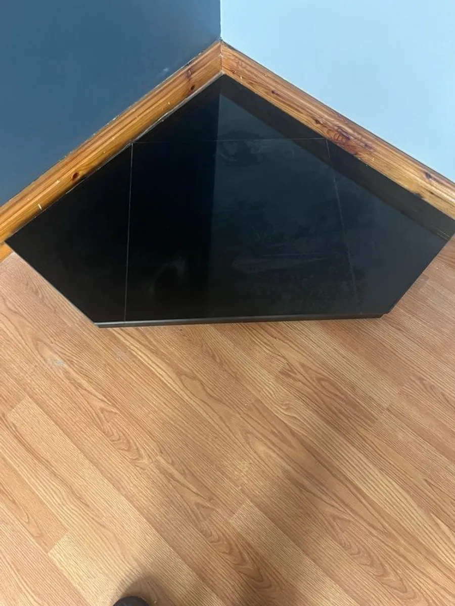 Black Marble Corner Piece - Image 2