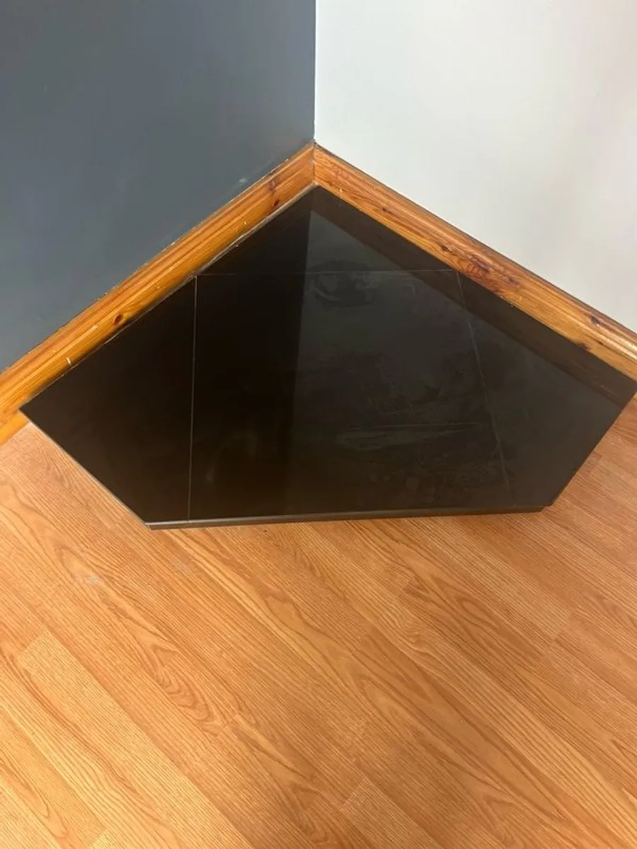 Black Marble Corner Piece - Image 3
