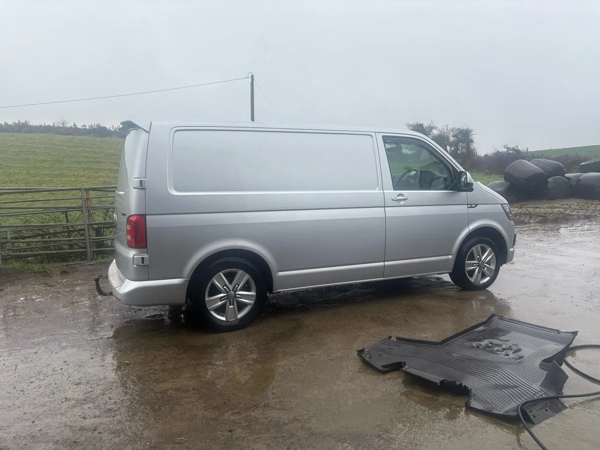 Volkswagen transporter r line 4 motion auto - Image 4