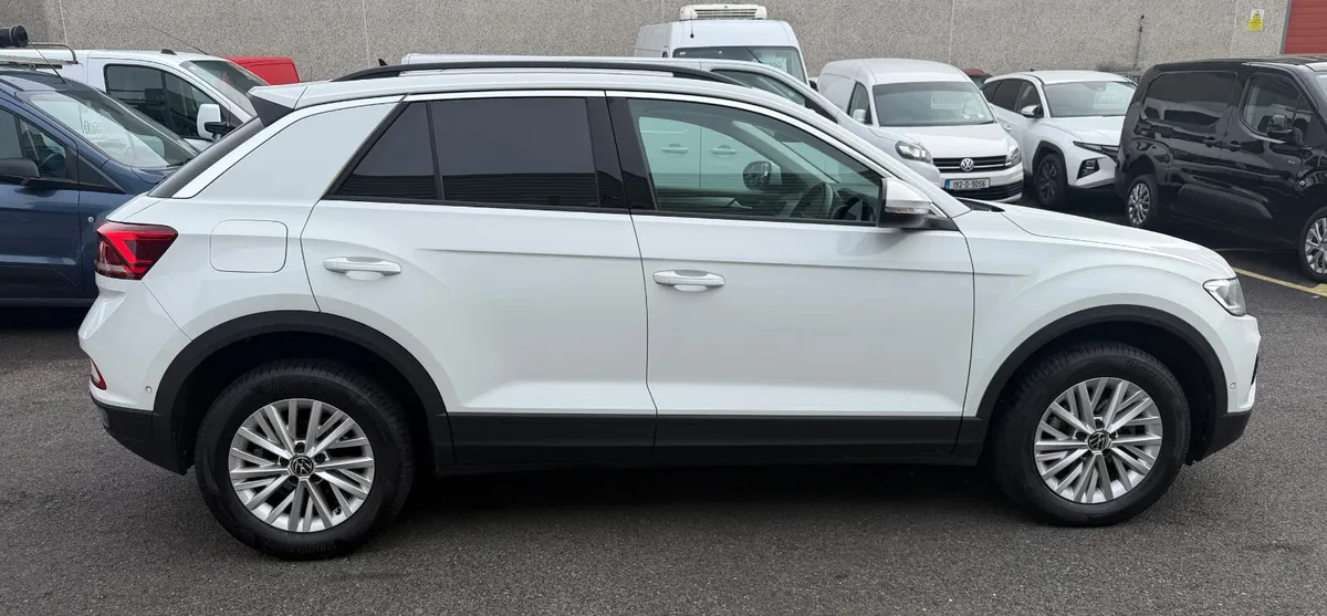 242 Volkswagen T Roc Commercial - Image 3