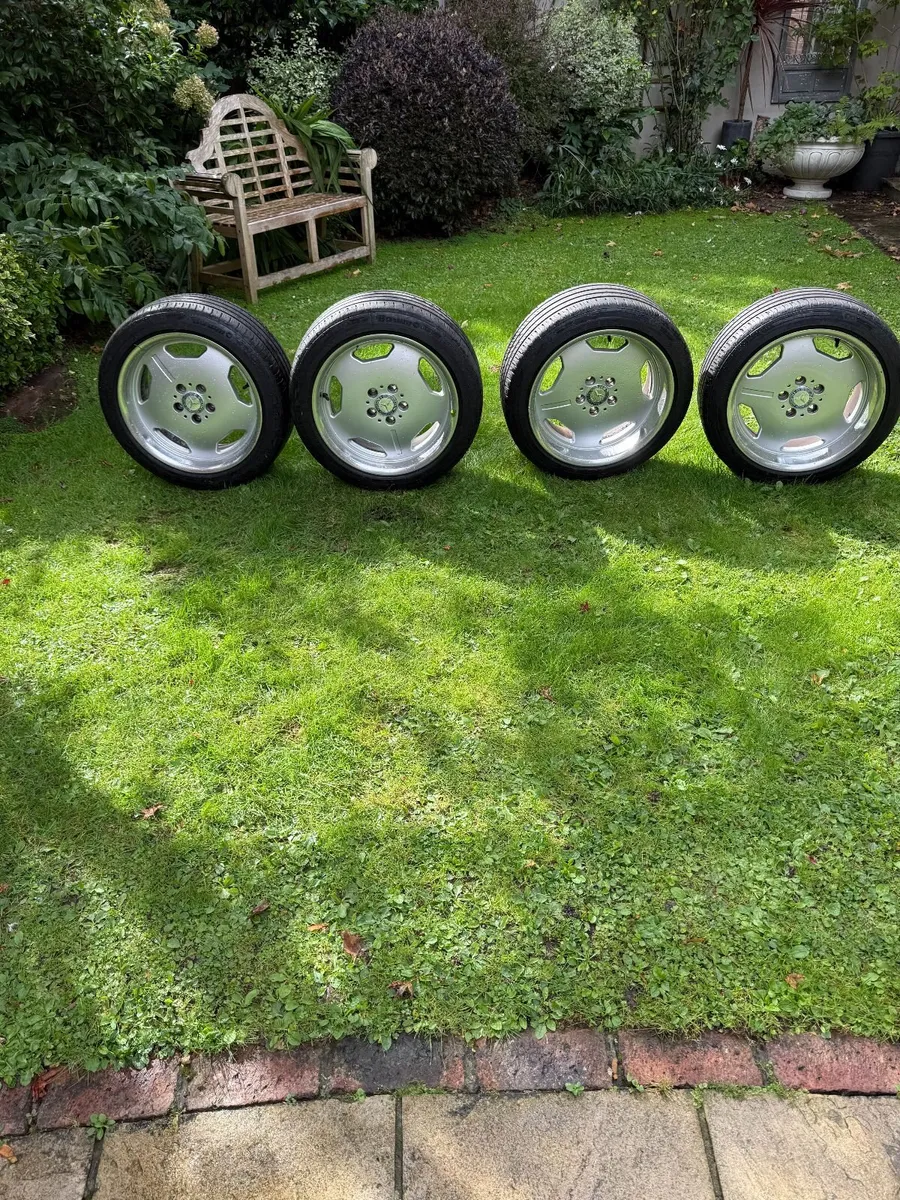 MONOBLOCK SET ALLOYS 17" SUPER LIGHT, TYRES & CAPS - Image 1