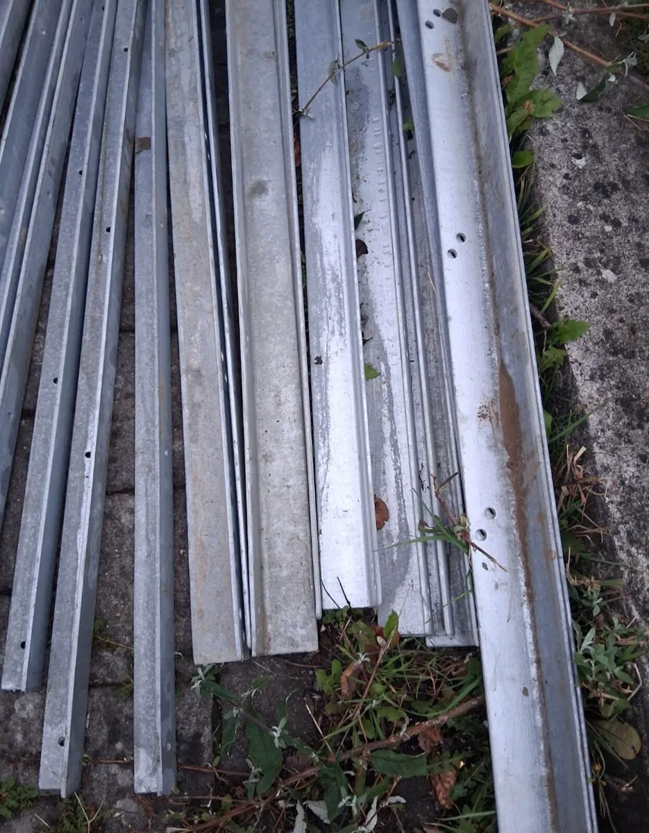 Angle iron - Image 1