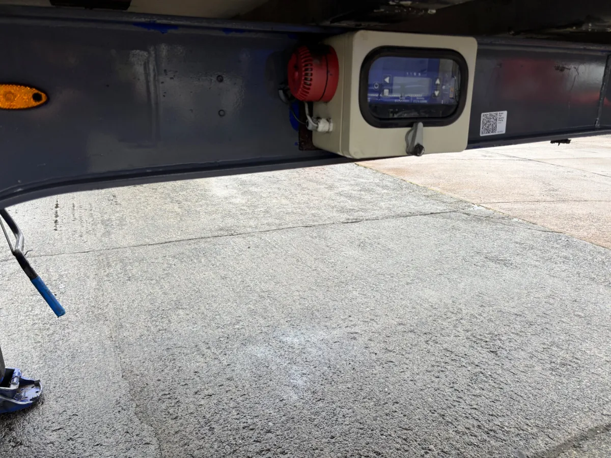 2015 Fruehauf bulk tipping trailer Auto cover - Image 3
