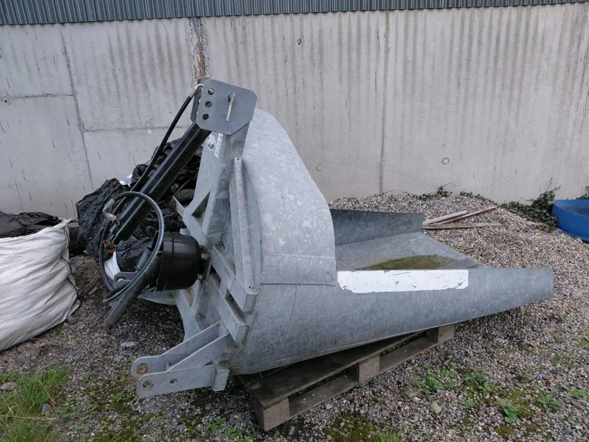 Self Load Muck Spreader - Image 1