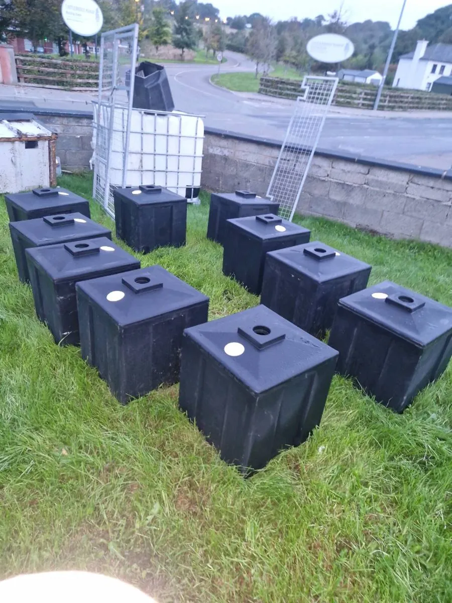 Plastic tubes - Image 1