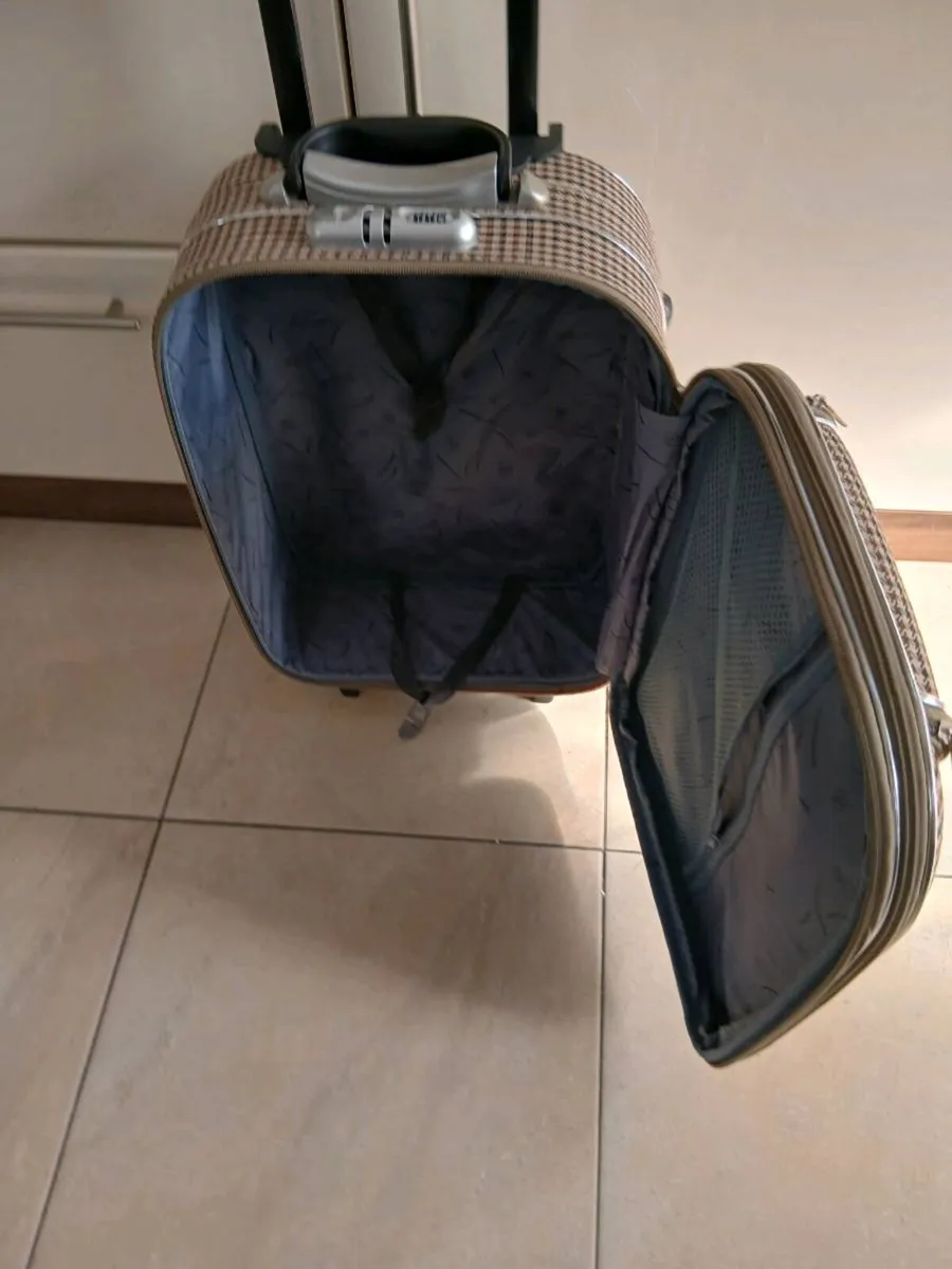 CABIN SIZE SUITCASE 8 WHEELS - Image 4