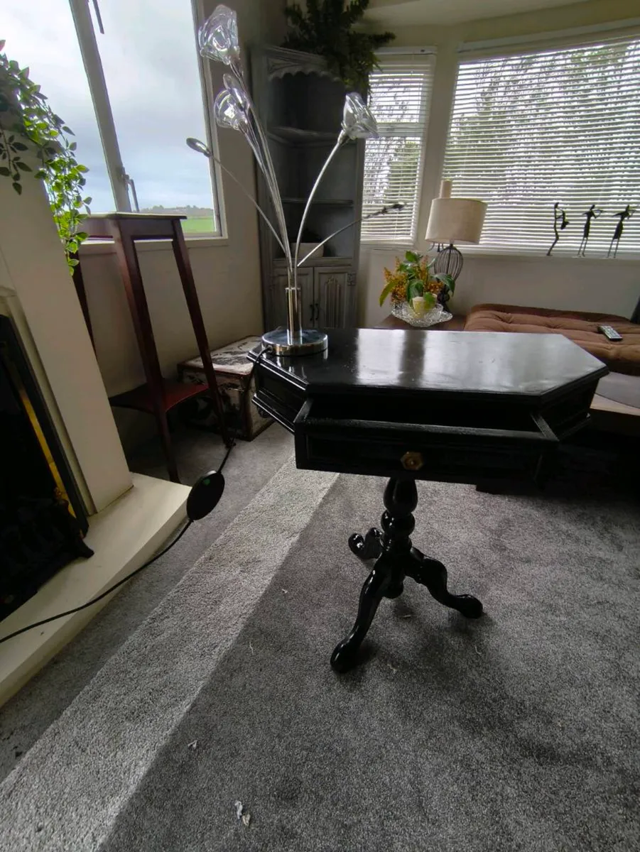 Lamp table 45 euro both - Image 2