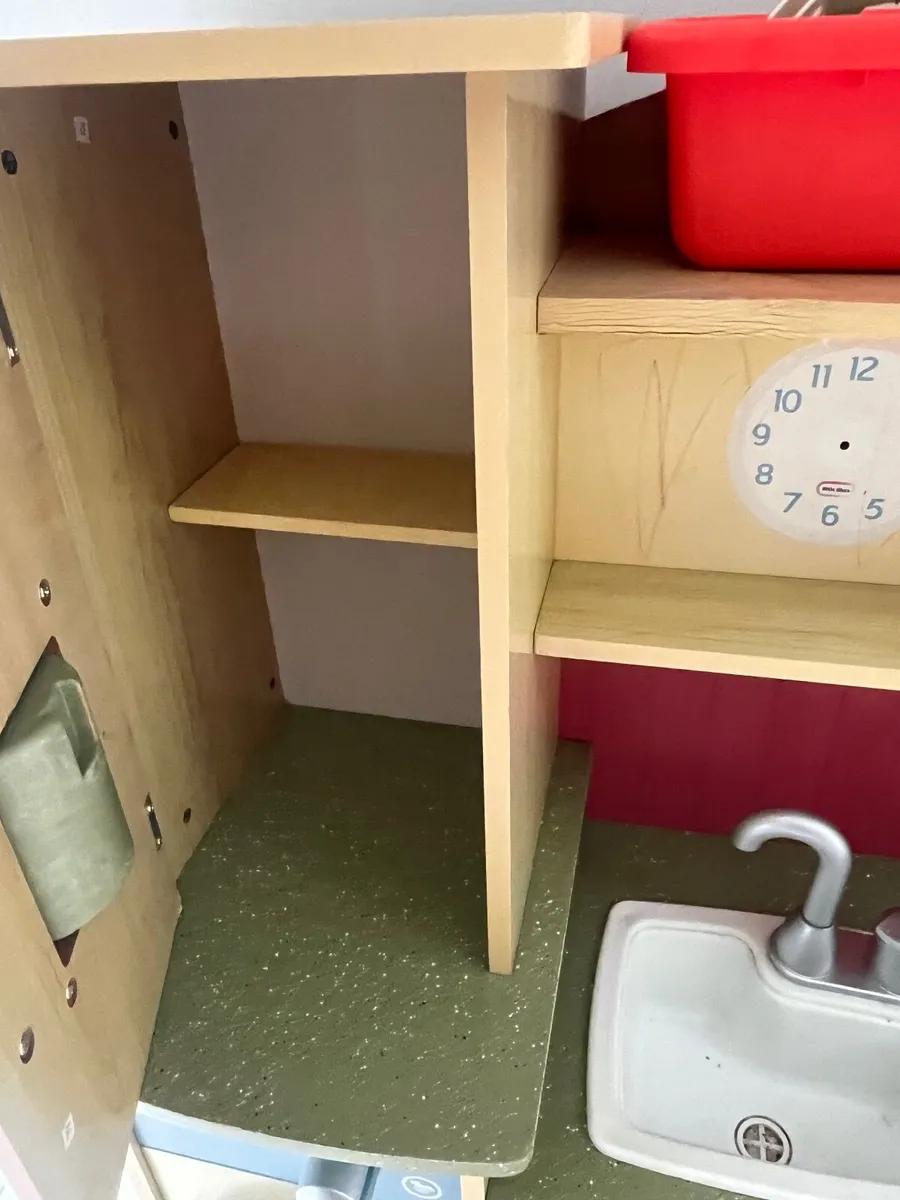 Kid’s play kitchen - Image 2