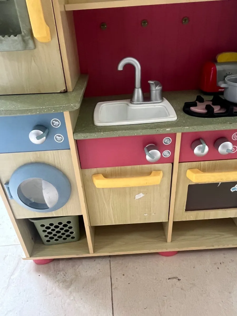 Kid’s play kitchen - Image 3