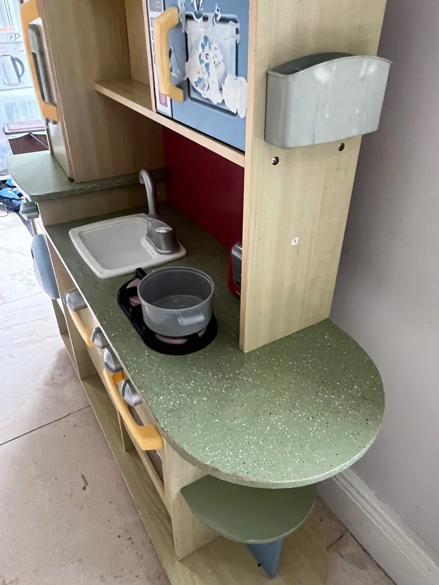 Kid’s play kitchen - Image 4