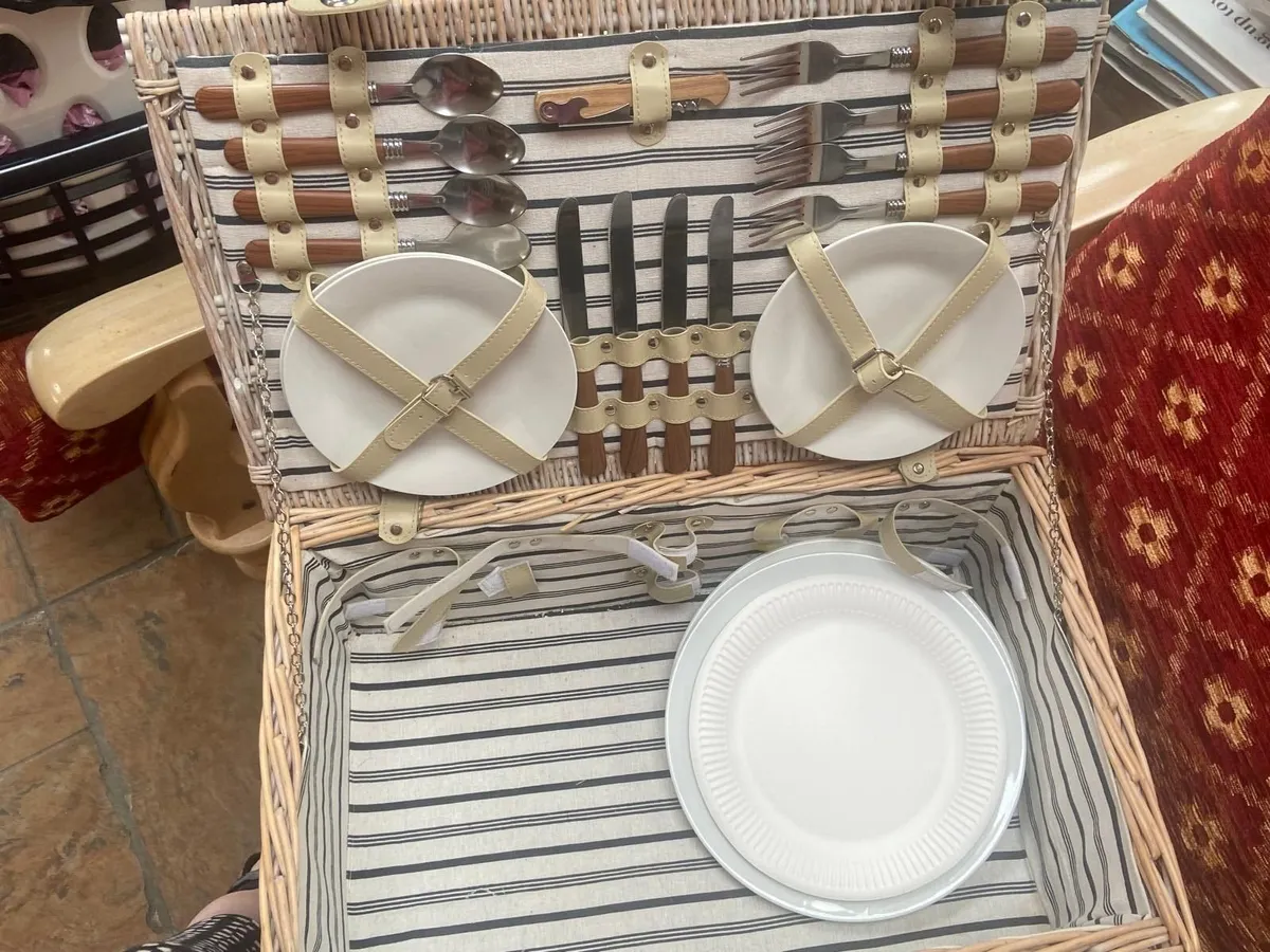 Wicker Picnic Basket - Image 2