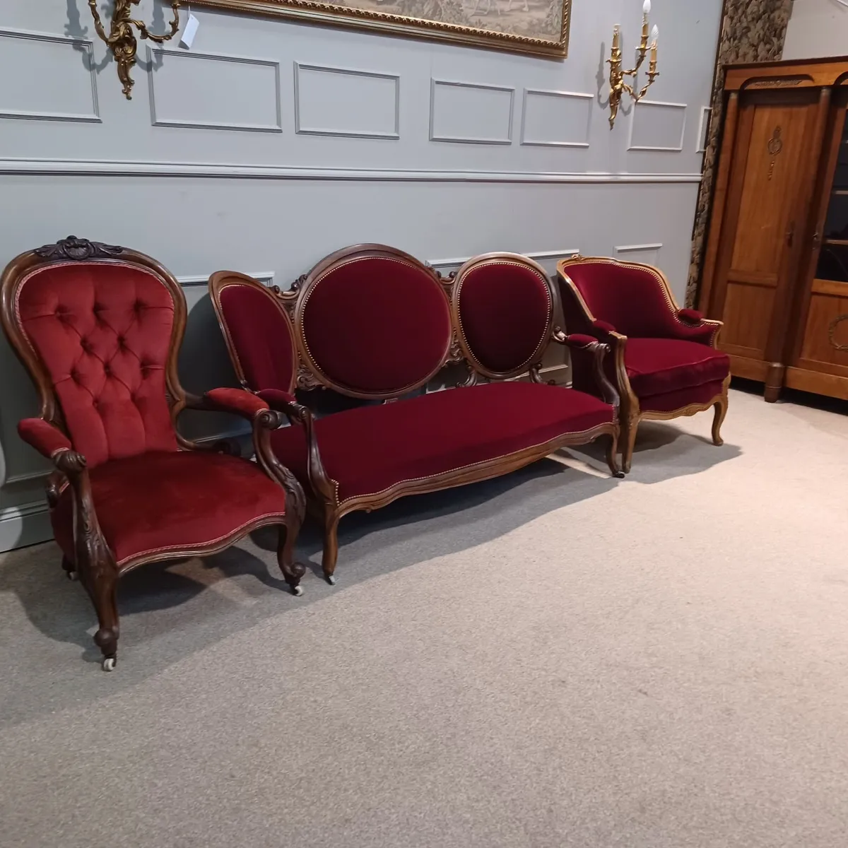 Set of red upholstered furniture - Image 2