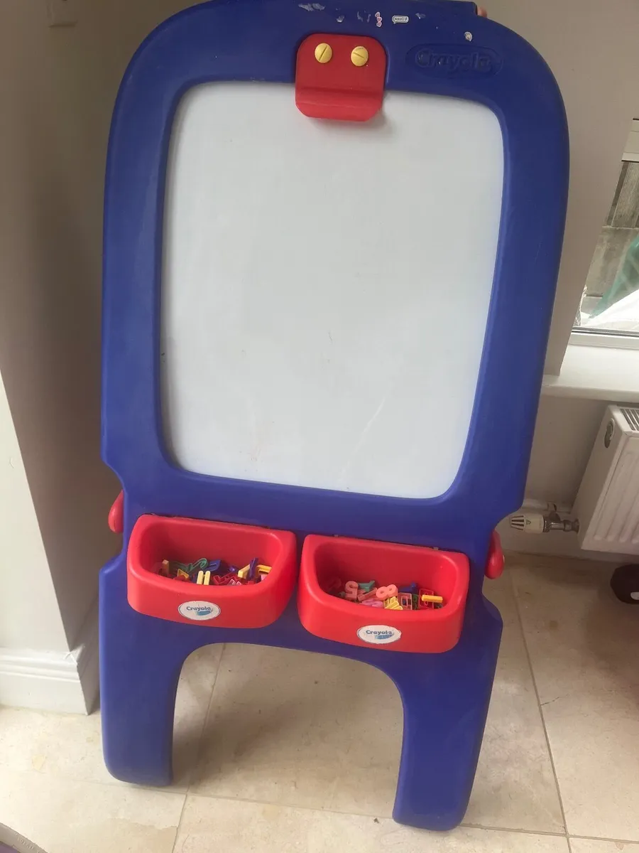 Crayola blackboard and magnetic board - Image 1