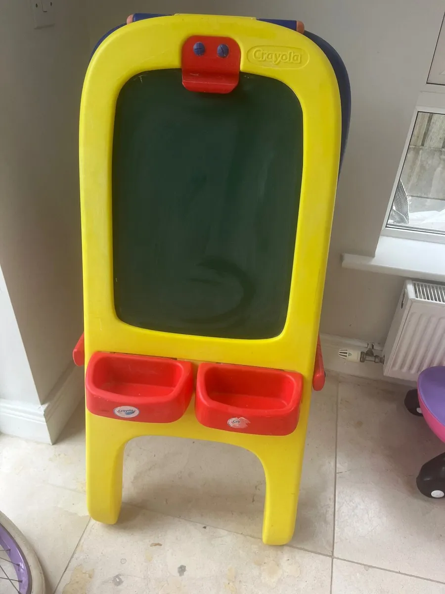 Crayola blackboard and magnetic board - Image 3