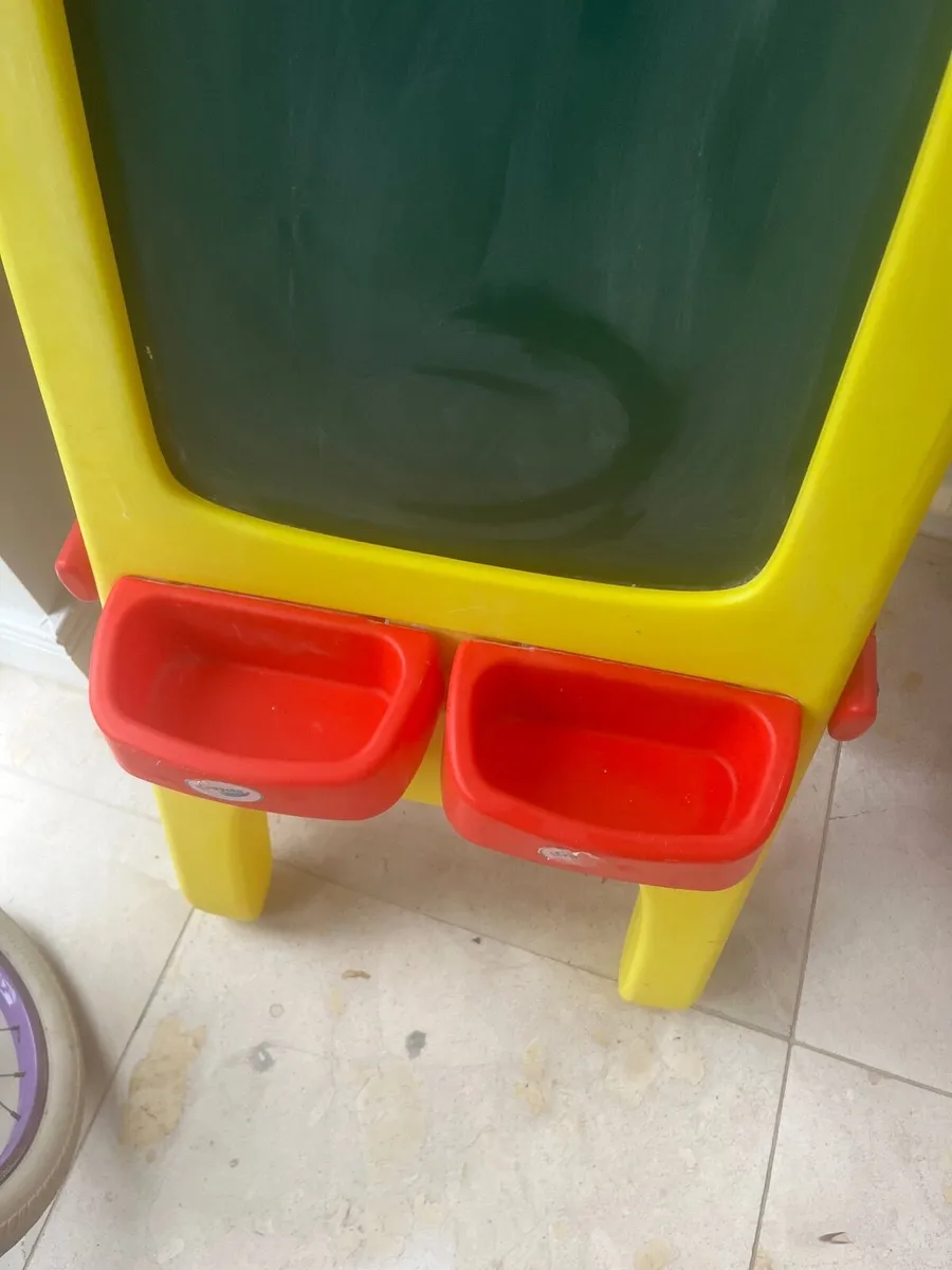 Crayola blackboard and magnetic board - Image 4
