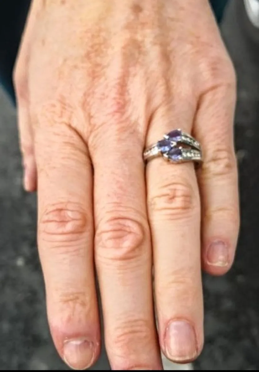 Unique 14k gold Tanzanite and Diamond crossover ri - Image 2