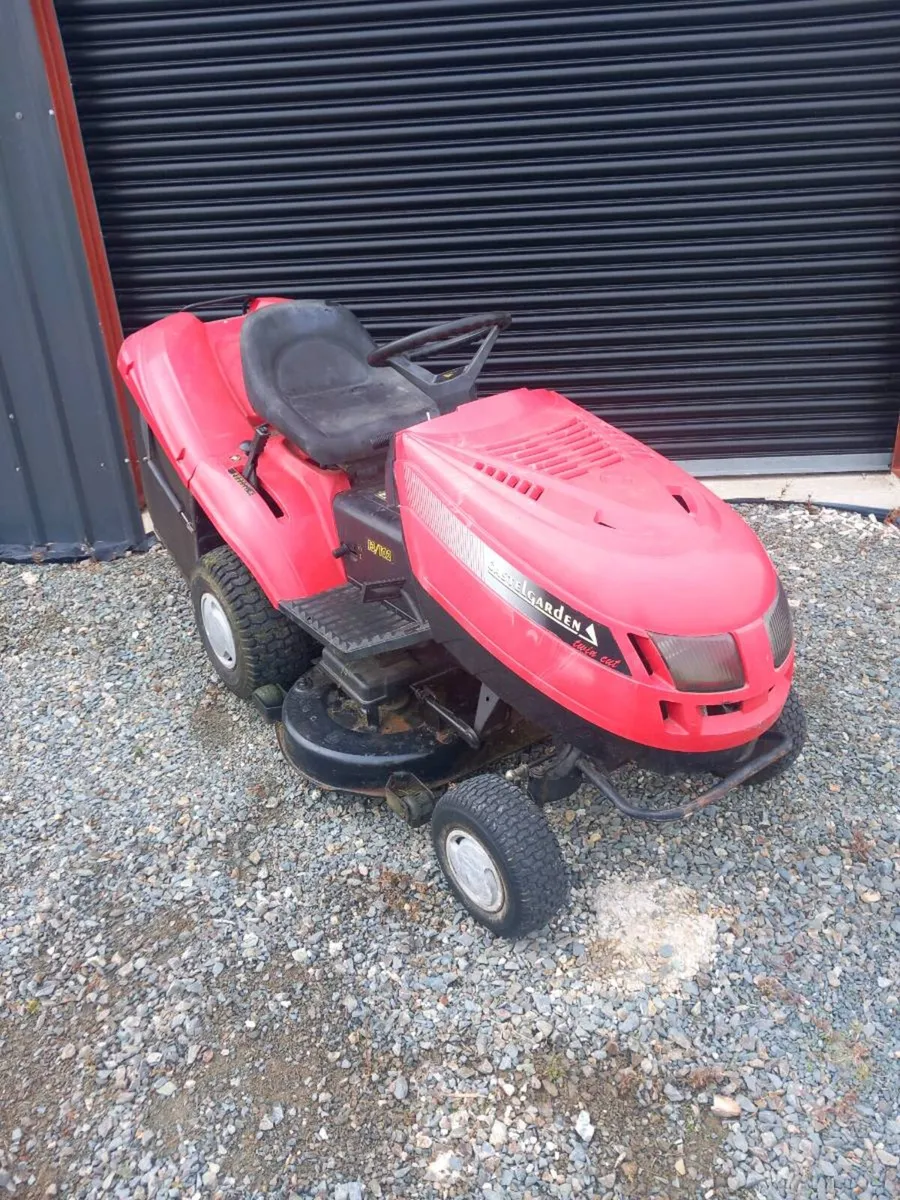 Ride on lawnmower - Image 1