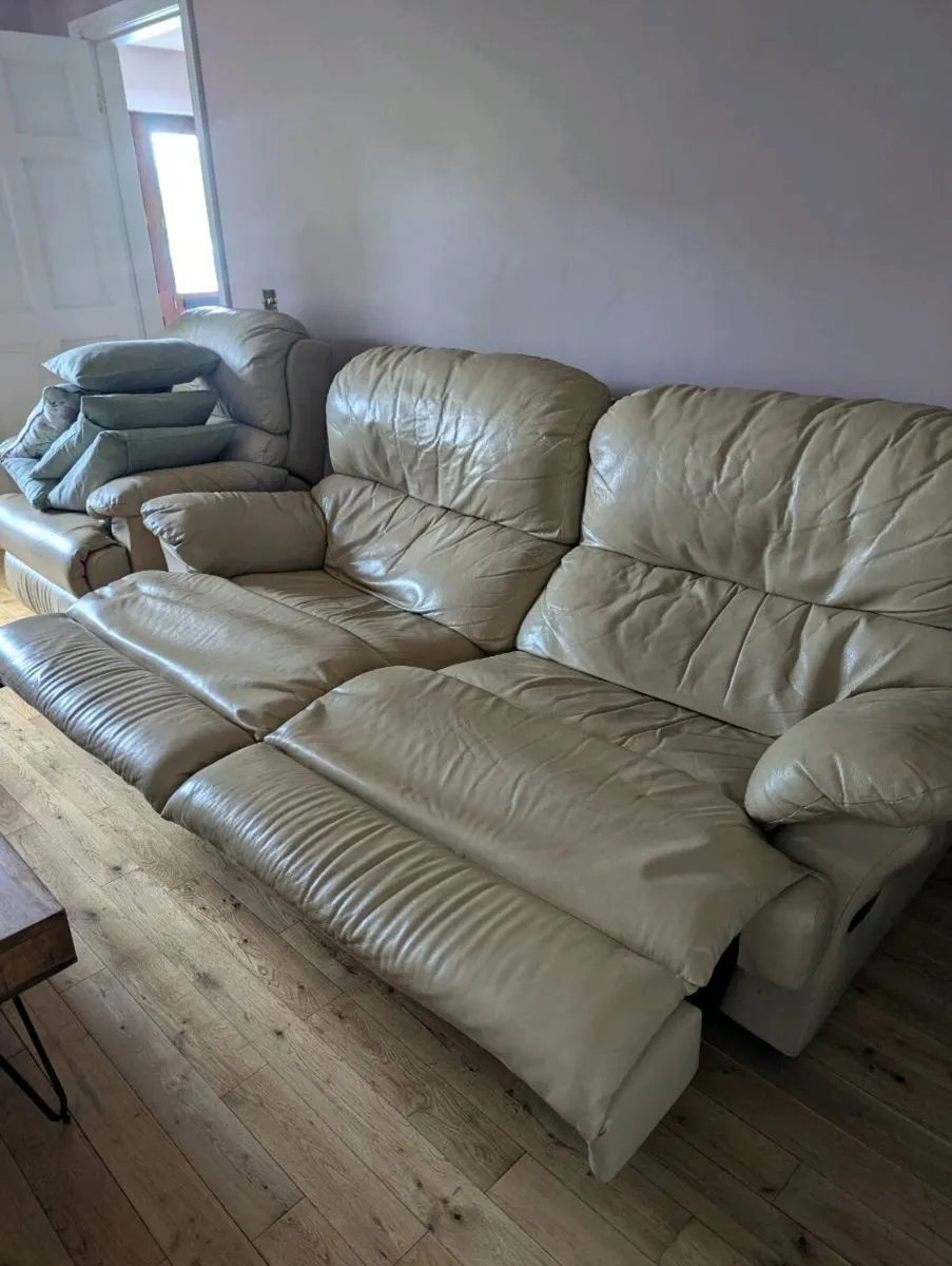 Sofa & 2 Armchairs - Image 2