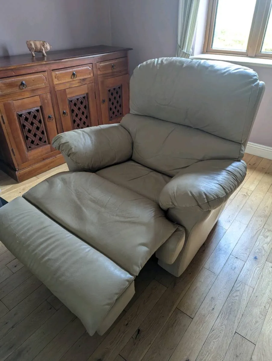 Sofa & 2 Armchairs - Image 3