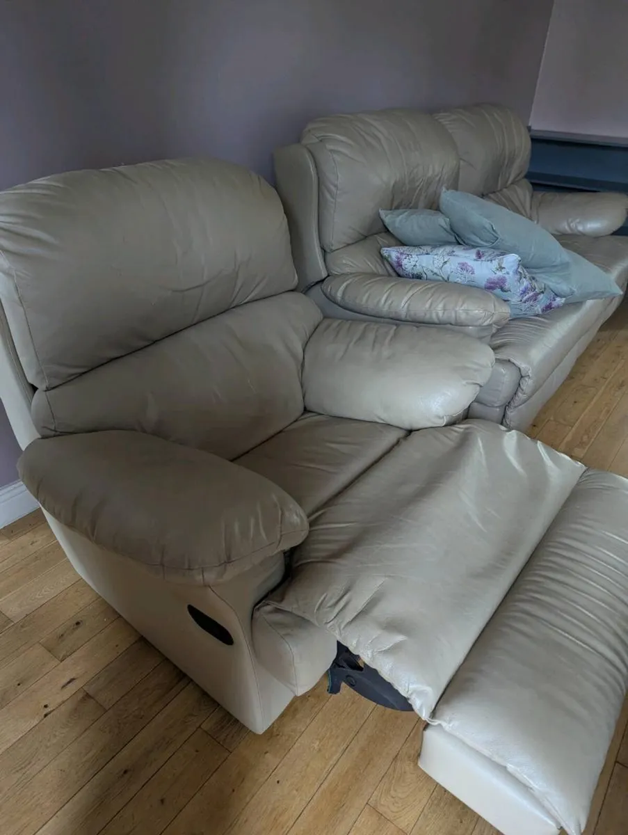Sofa & 2 Armchairs - Image 4