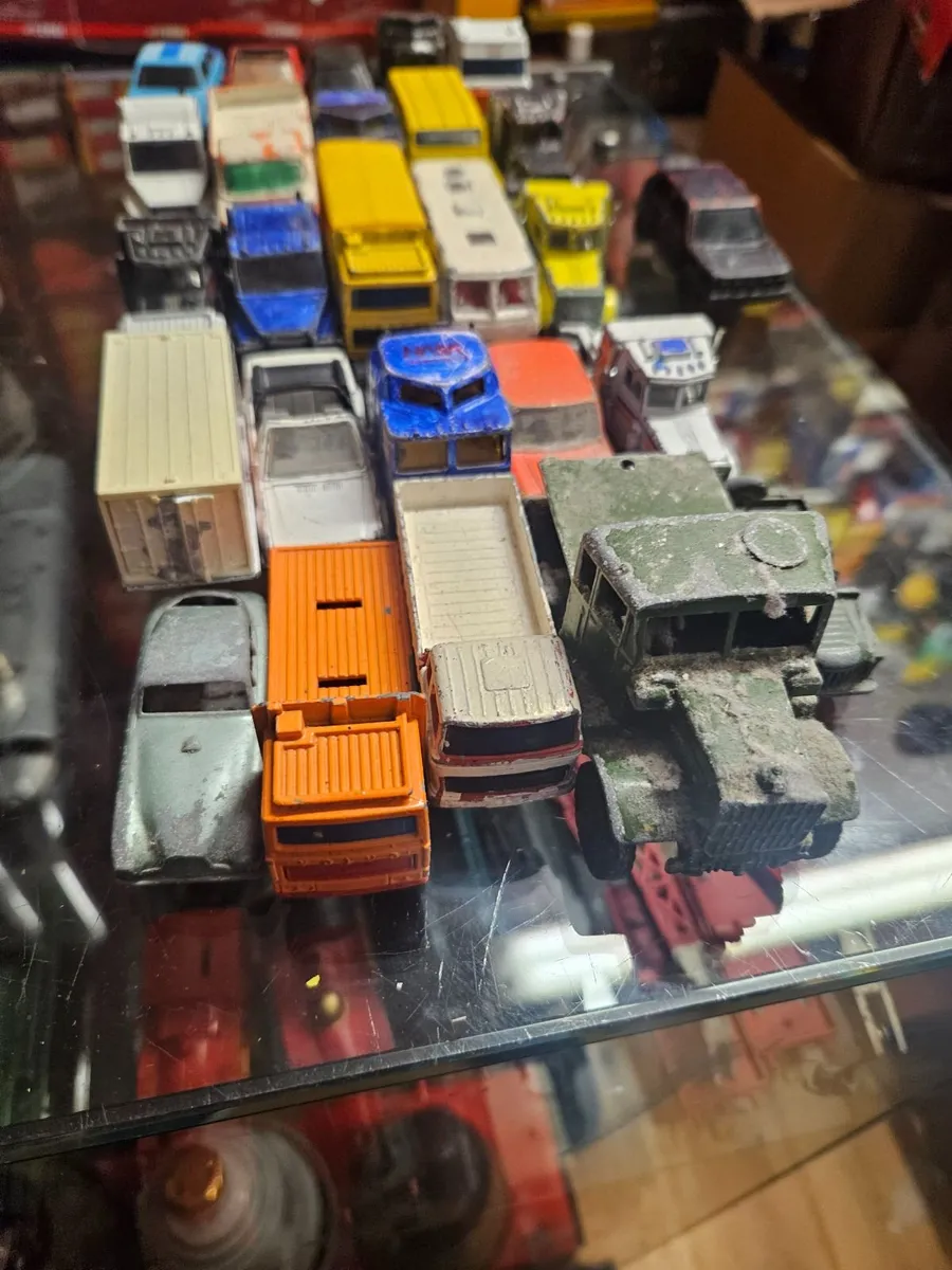 Matchbox Hotwheels 27 pieces - Image 2