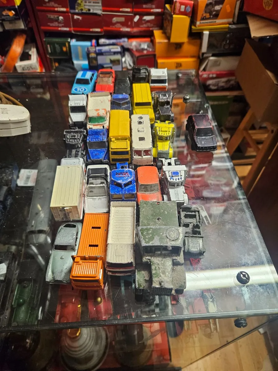 Matchbox Hotwheels 27 pieces - Image 1