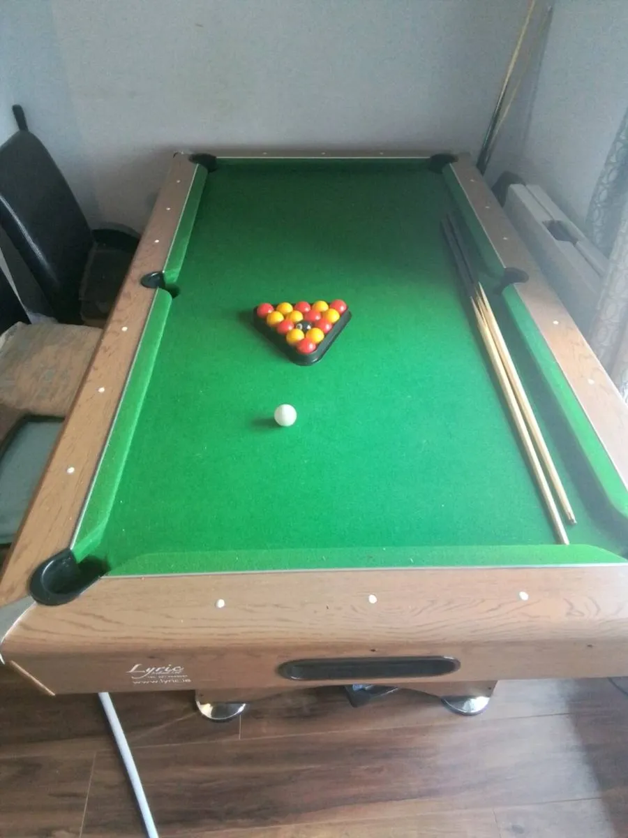 Pool table - Image 1