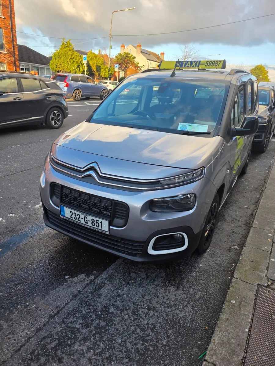 232 Citroën berlingo 7 seater wheelchair for rent - Image 4