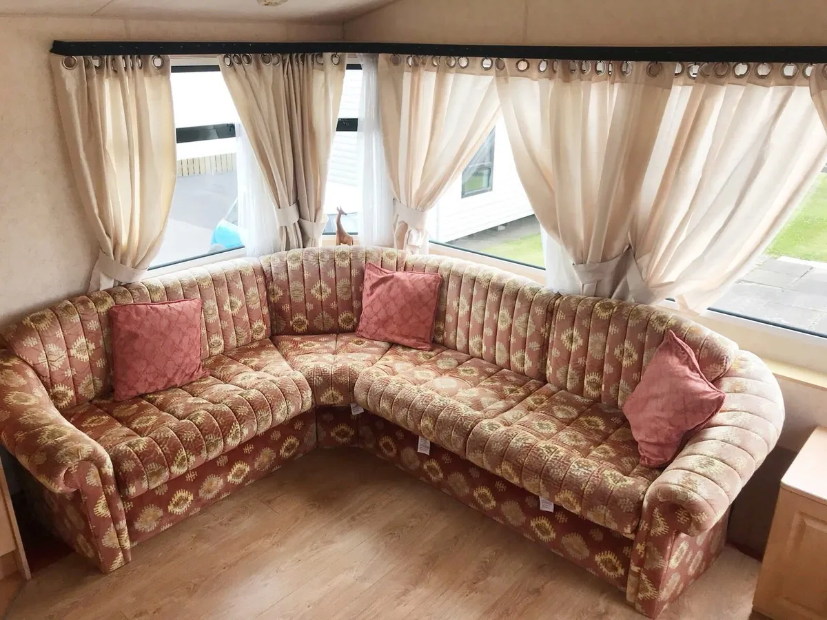 Willerby 2 Bed Mobile Home For Sale - Image 2