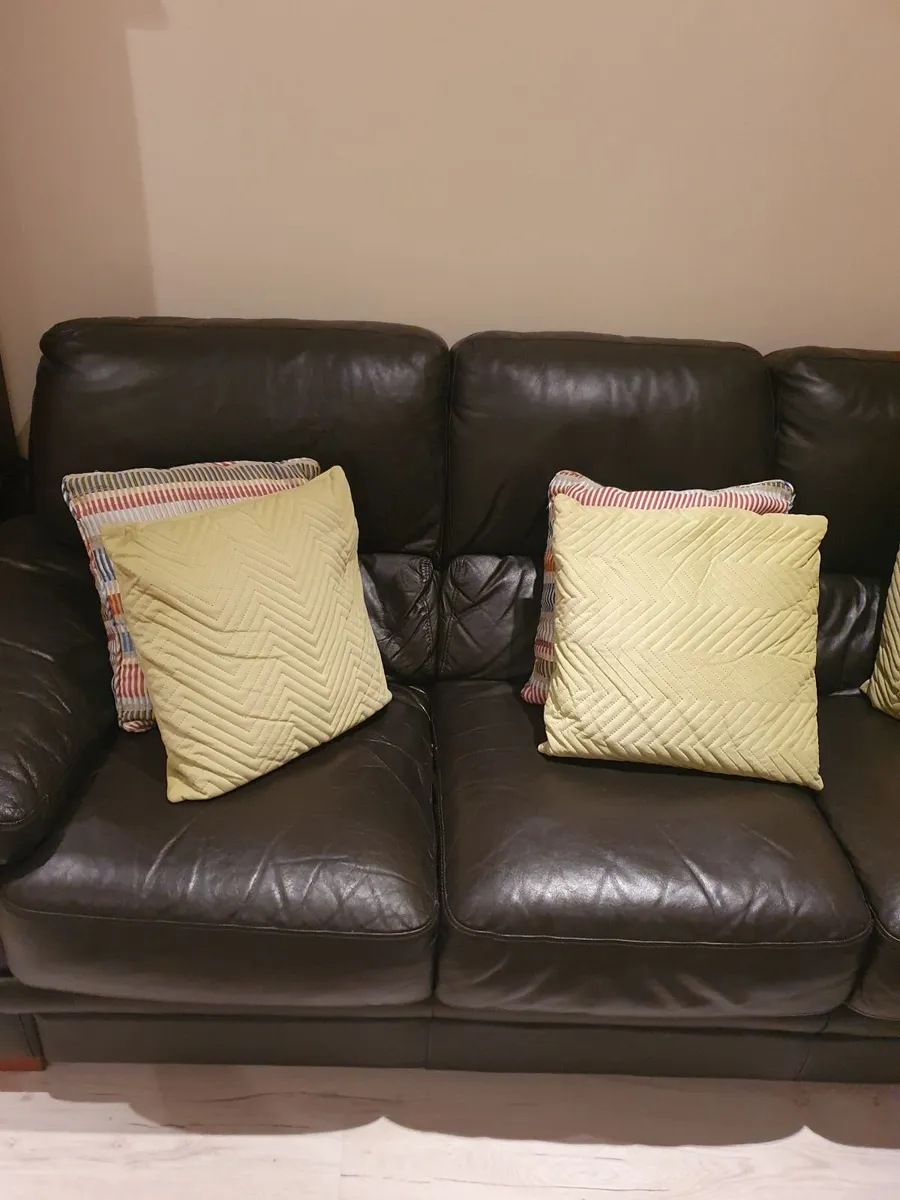 Leather couch - Image 2
