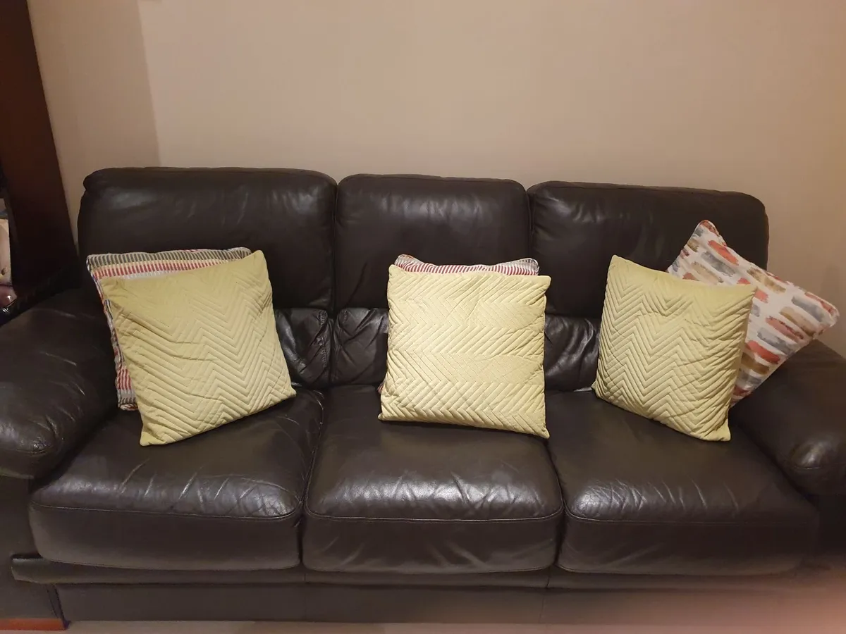 Leather couch - Image 3