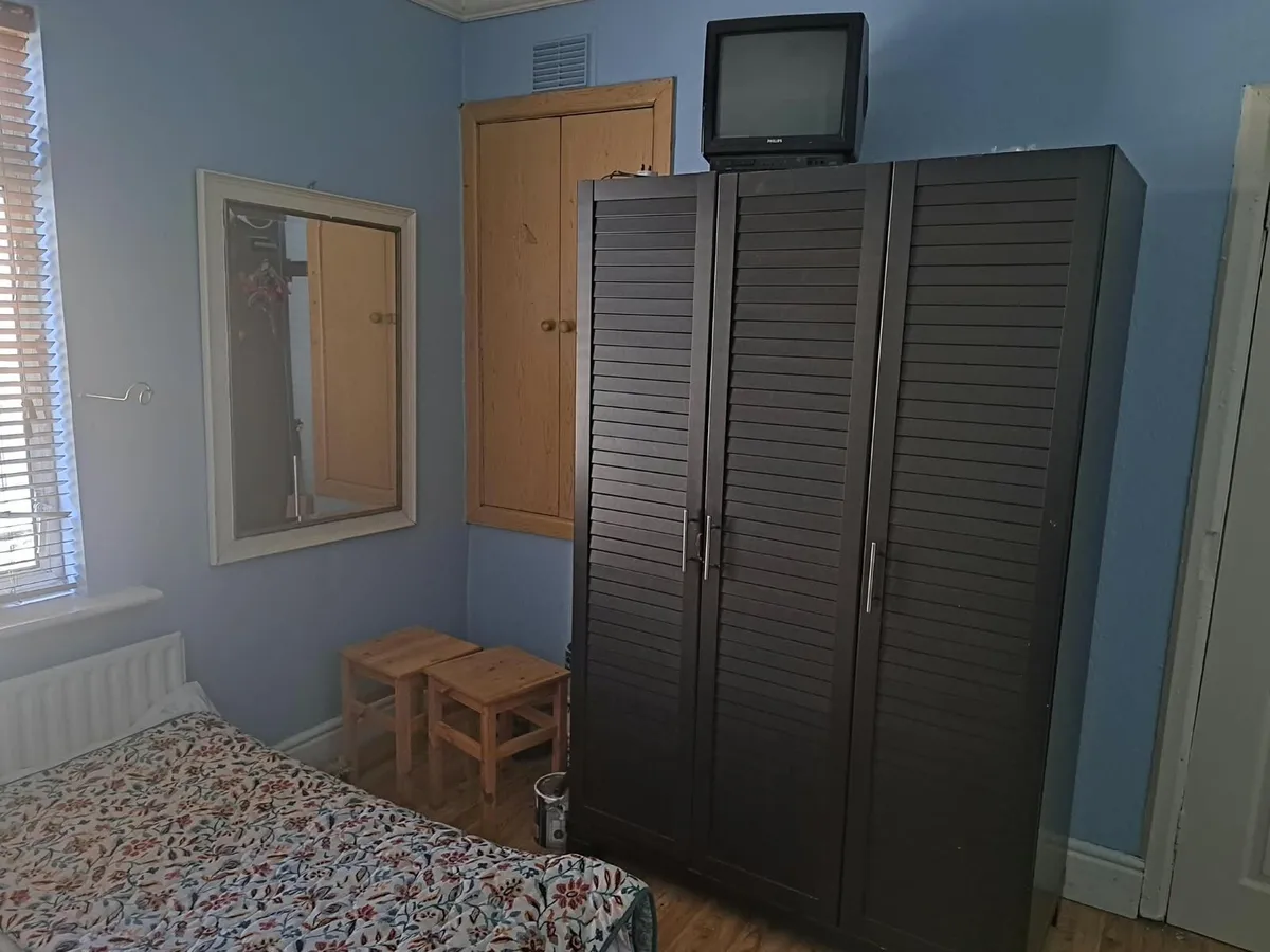 Room for rent - Image 4