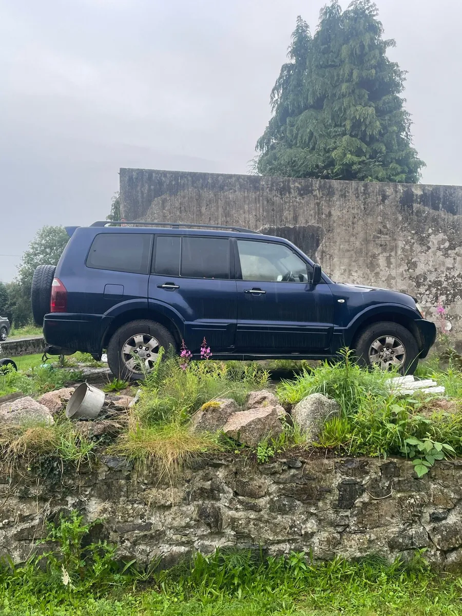 Mitshibusi shogun crew cab - Image 2