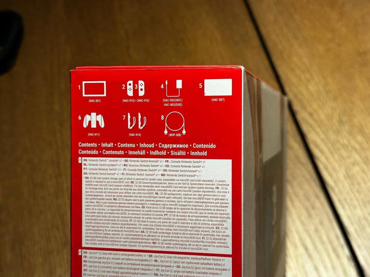 Nintendo Switch // Barely used // + Official case - Image 2
