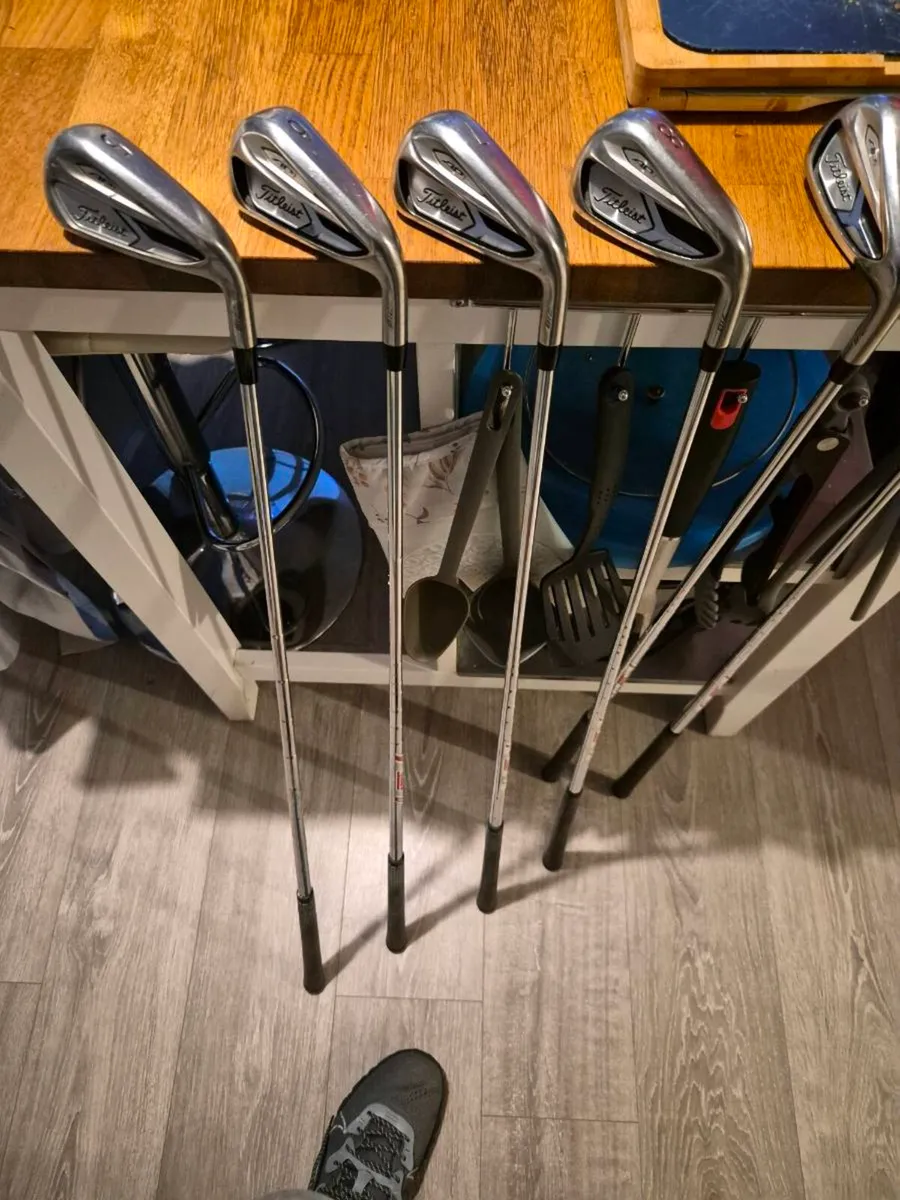 Titleist ap1 718 irons - Image 1