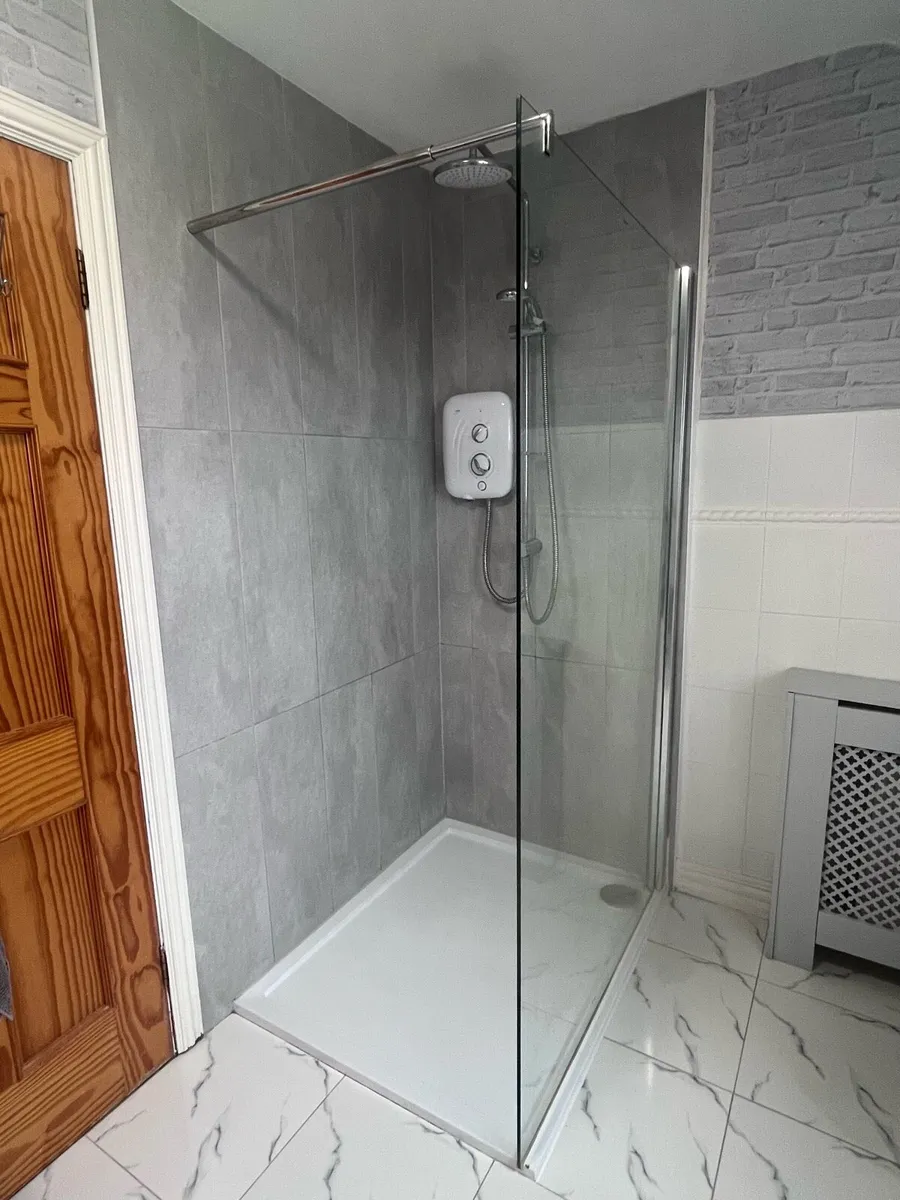 Chrome Effect Wet Room Glass Screen & Shower Tray - Image 3